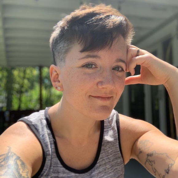 Meet your Posher, Liz - Picture 1 of 1